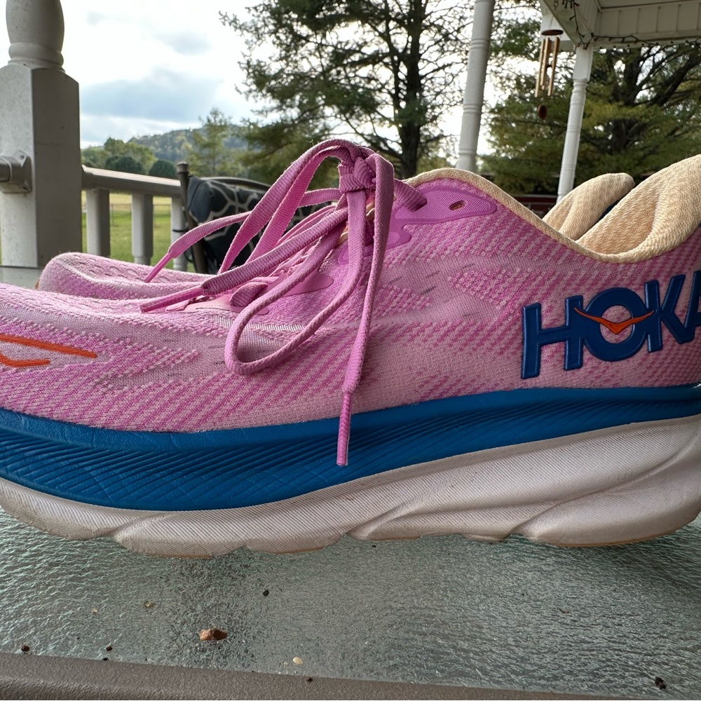 HOKA Clifton 9 womens size 9